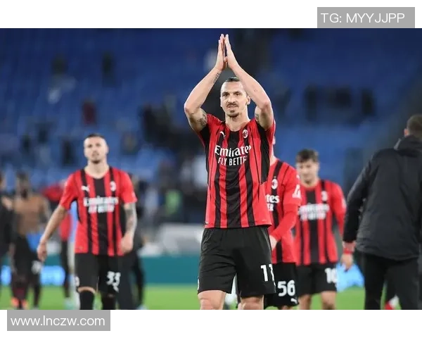 马奎斯与足球明星同框合影展现运动与艺术的完美结合